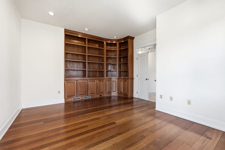 365 Middle St Photo 12