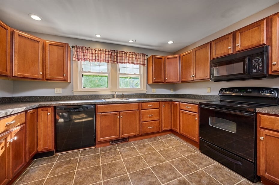 155 Christian Lane Photo 16