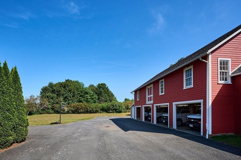 155 Christian Lane Photo 2