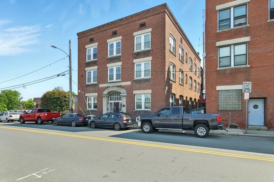 11 Conway St Photo 2