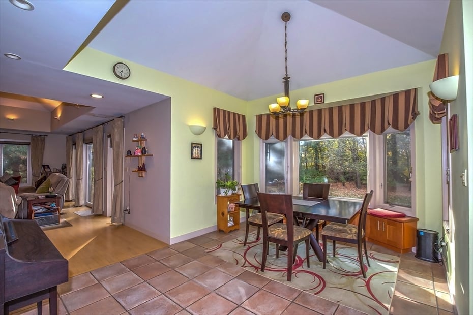 70 Tennyson Dr Photo 11