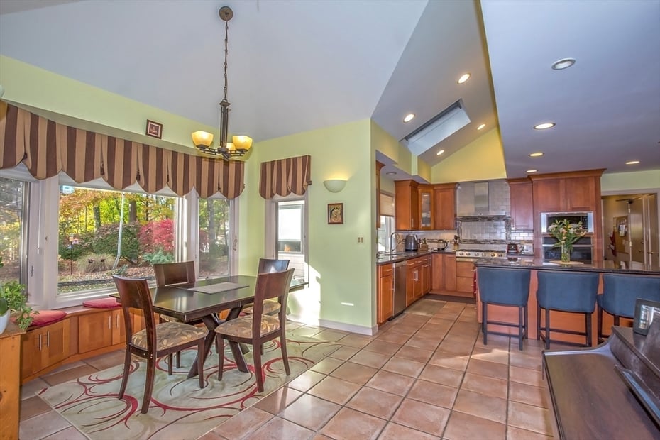 70 Tennyson Dr Photo 10