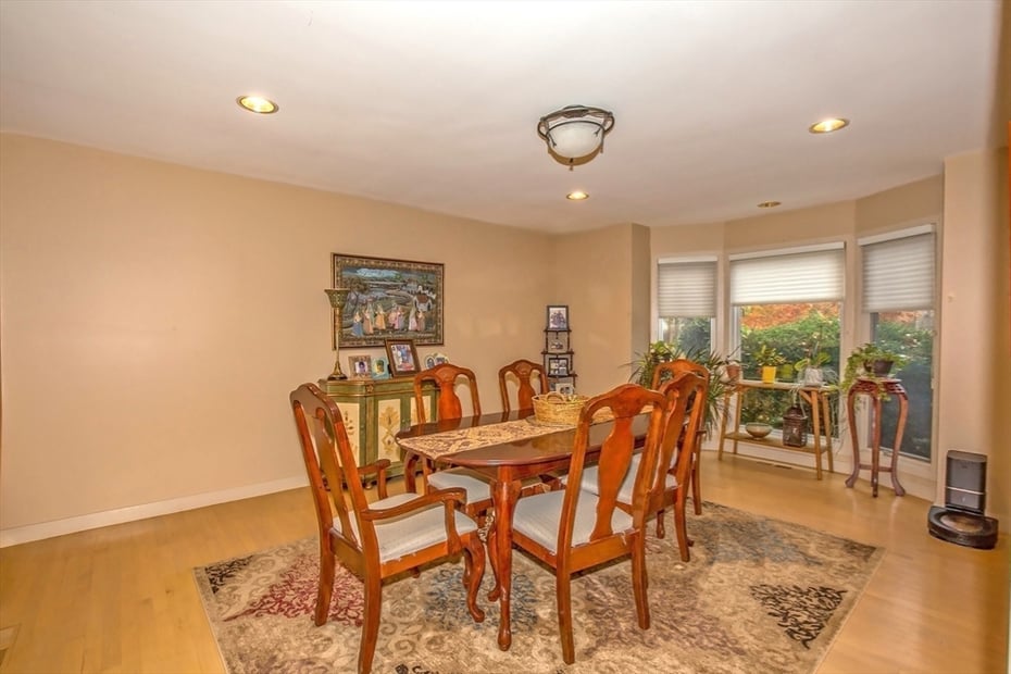 70 Tennyson Dr Photo 17