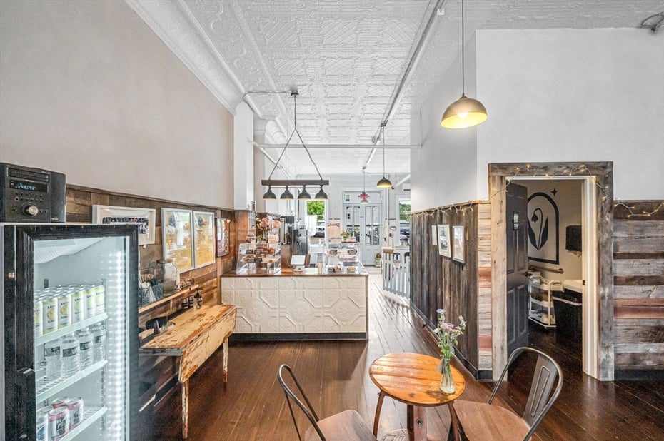 76 Maple St Photo 16