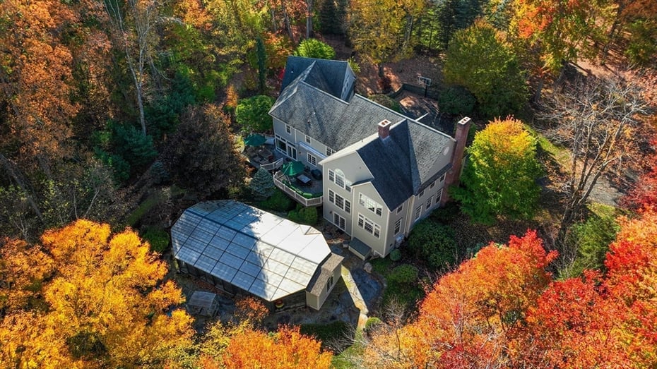 6 Eveningstar Drive Photo 3