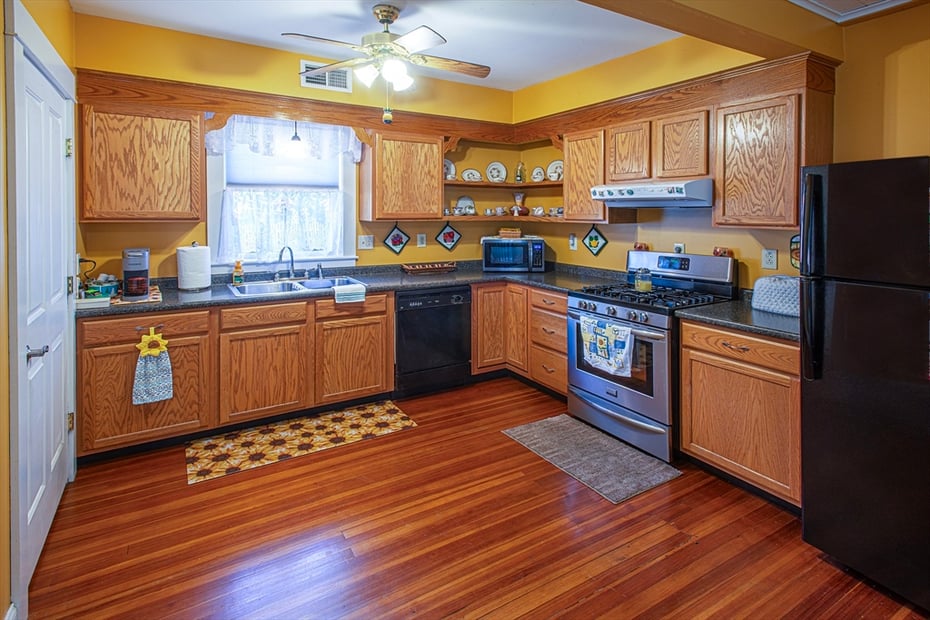 136 Main Street Photo 33