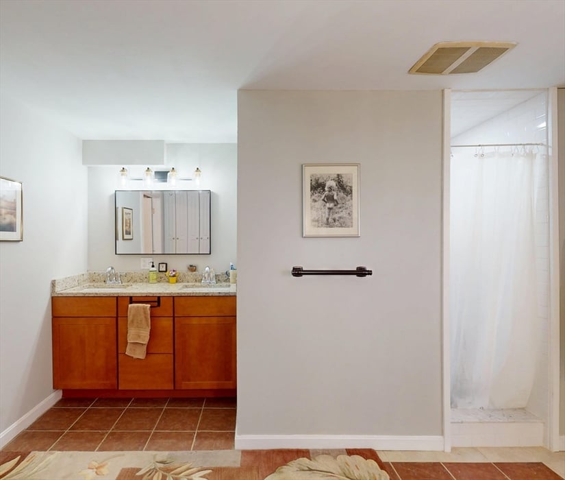 181 Main Street Photo 7