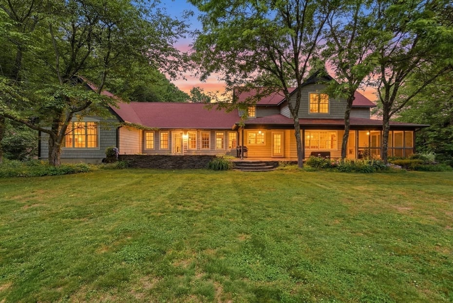 18 Eveningstar Dr Photo 1