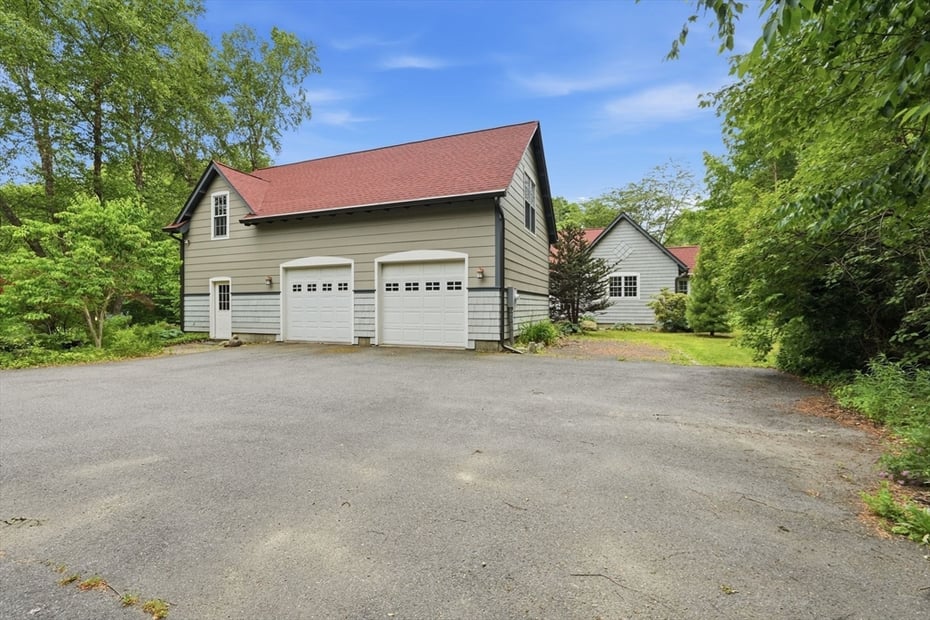 18 Eveningstar Dr Photo 5