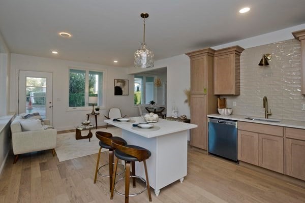 107 Williams Street Photo 9