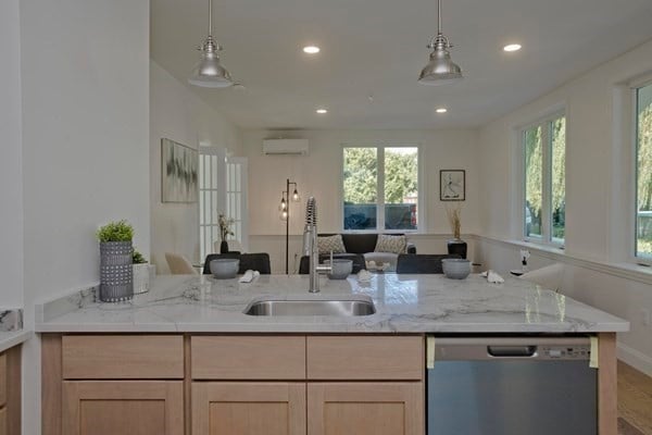 107 Williams Street Photo 8