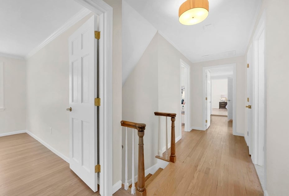 59 Lawrence Dr Photo 18