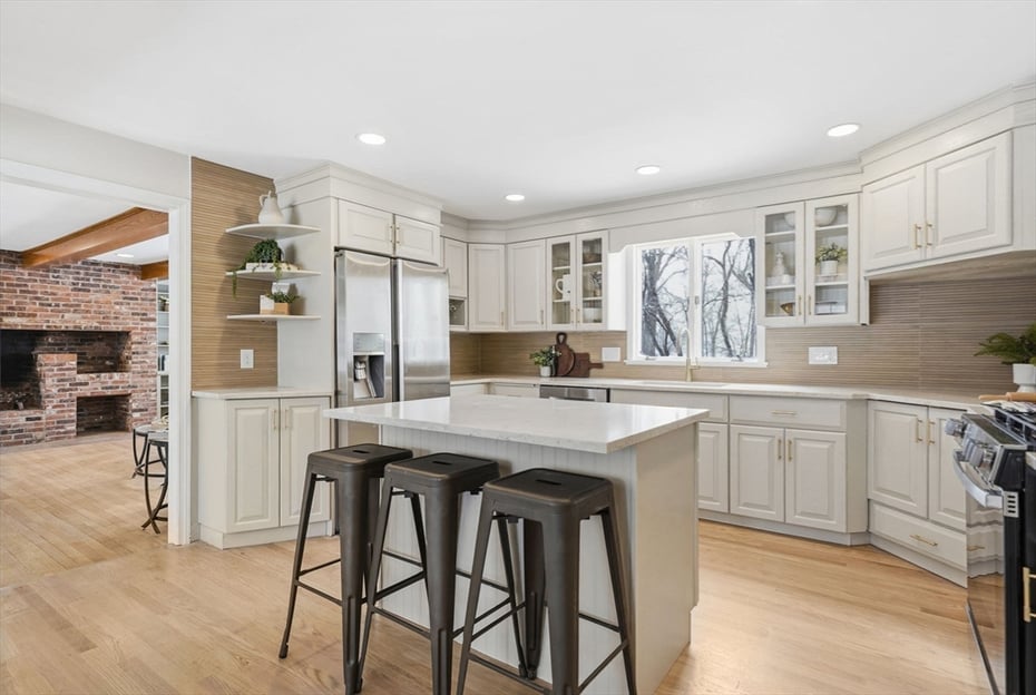 59 Lawrence Dr Photo 6