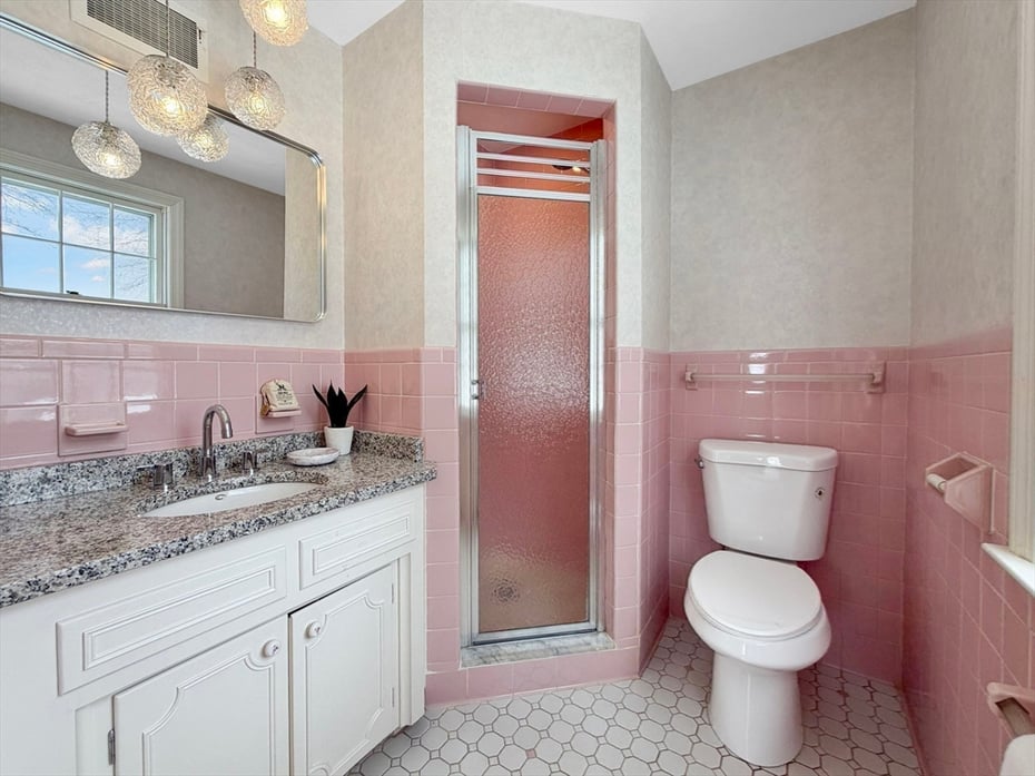 59 Lawrence Dr Photo 21