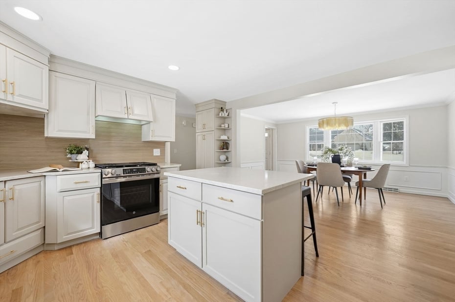 59 Lawrence Dr Photo 9