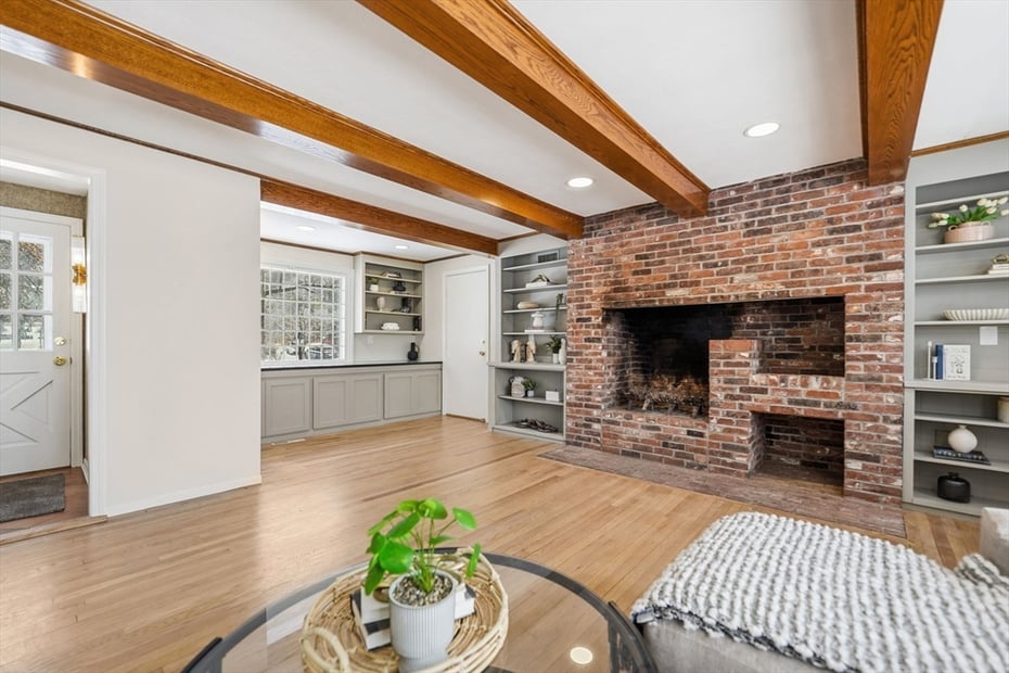 59 Lawrence Dr Photo 4