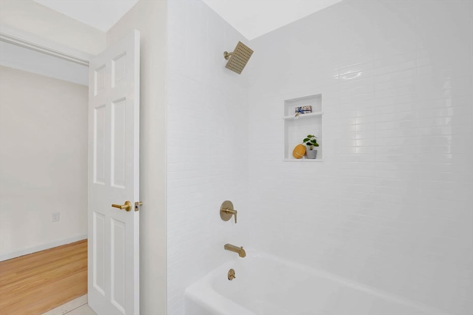 59 Lawrence Dr Photo 26