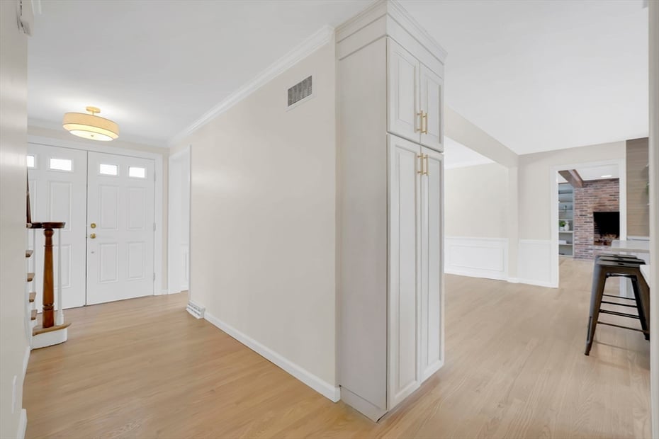 59 Lawrence Dr Photo 13