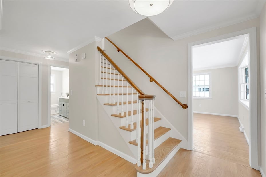 59 Lawrence Dr Photo 12