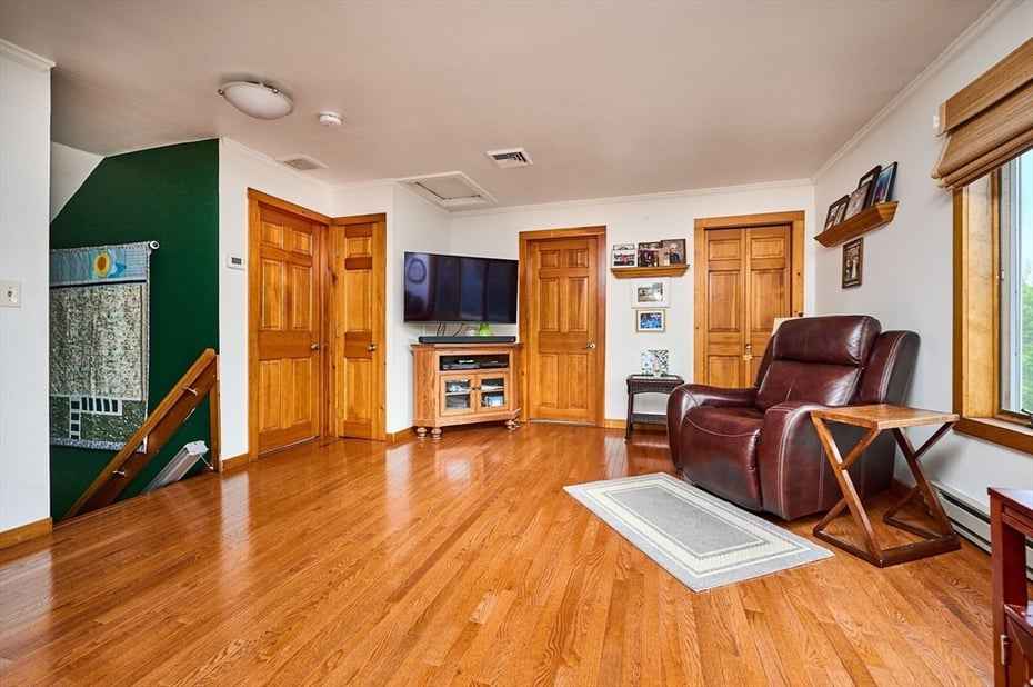 345 Ireland St Photo 23