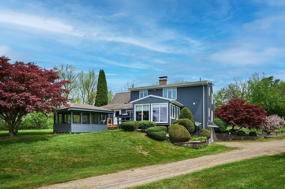 345 Ireland St Photo 4