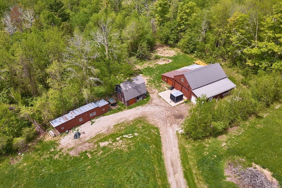 345 Ireland St Photo 32