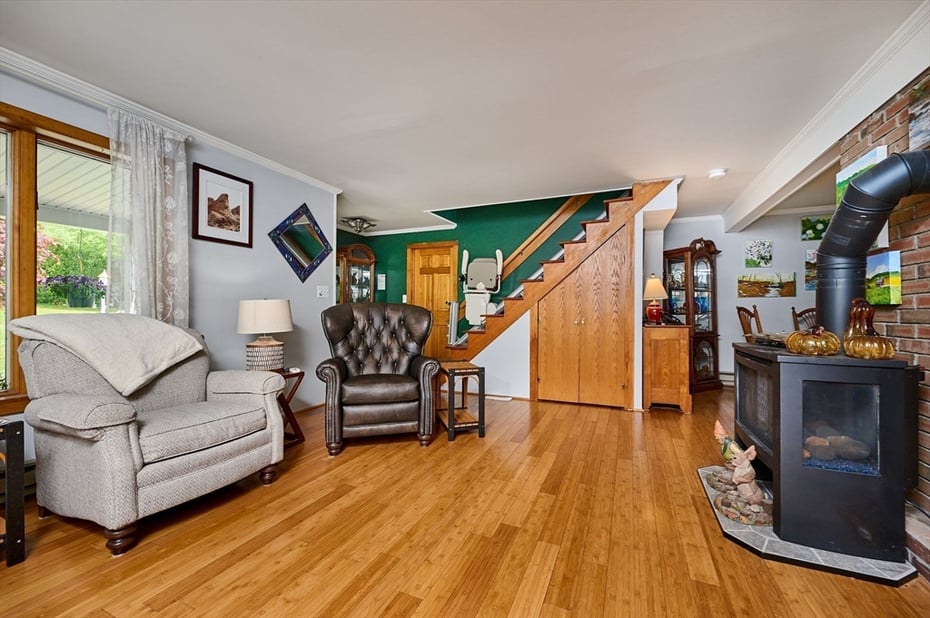 345 Ireland St Photo 13
