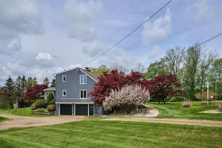 345 Ireland St Photo 5