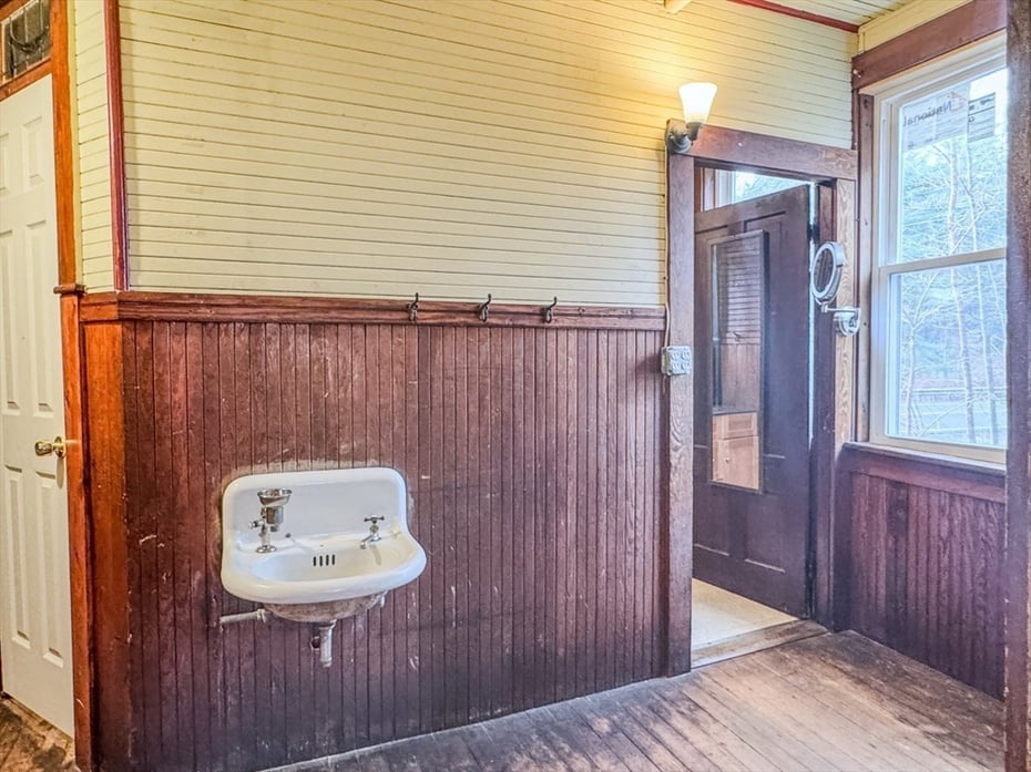 230 Millers Falls Road Photo 14