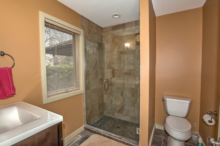 70 Tennyson Dr Photo 22