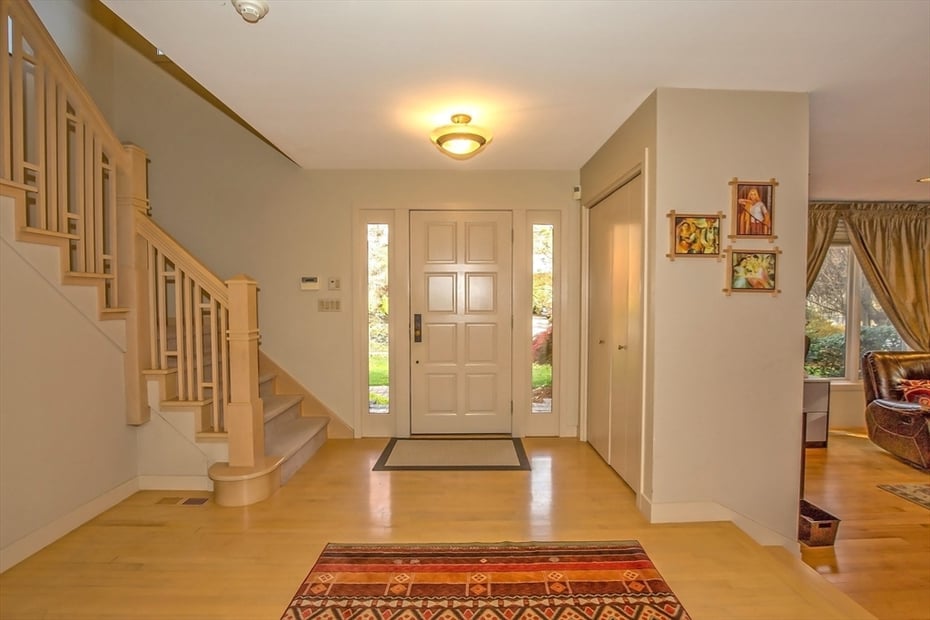70 Tennyson Dr Photo 4