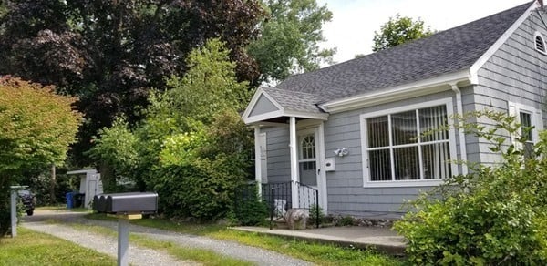 11-13 Colrain St Photo 3