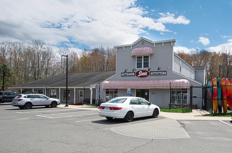 227 Russell Street Photo 8