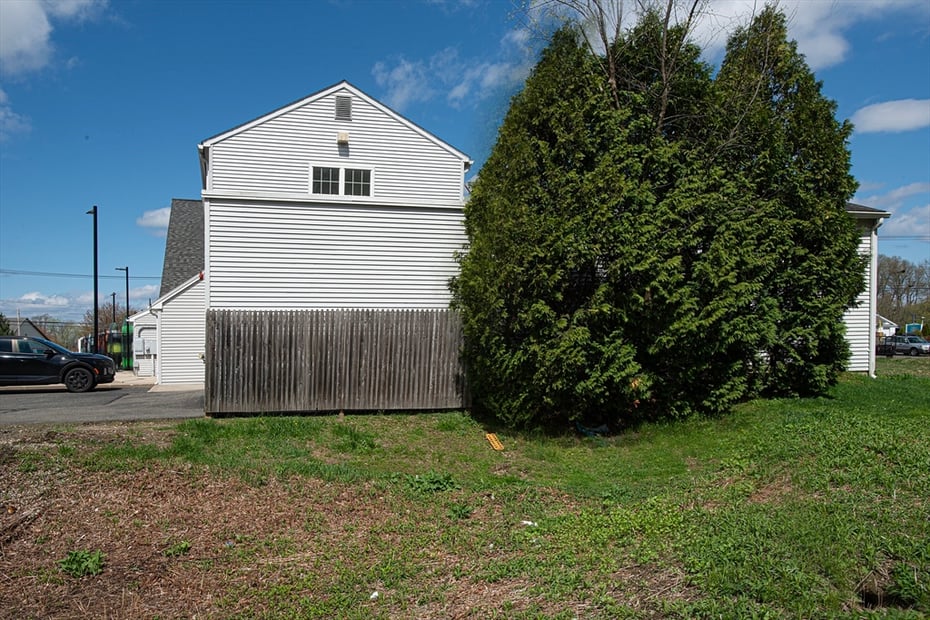 227 Russell Street Photo 4