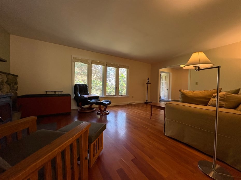 11 Juniper Drive Photo 8