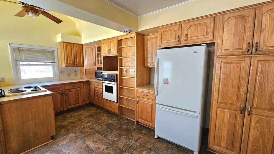 59 North Hatfield Rd Photo 2