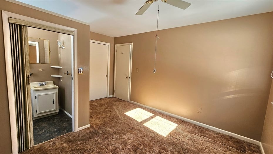 59 North Hatfield Rd Photo 9