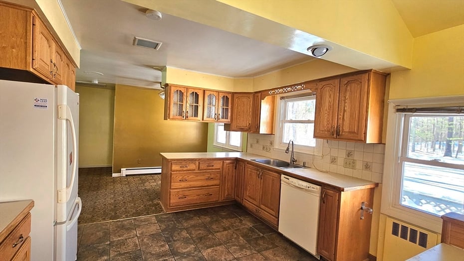 59 North Hatfield Rd Photo 3