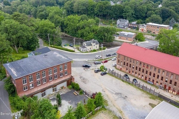 410 Park St N Photo 35