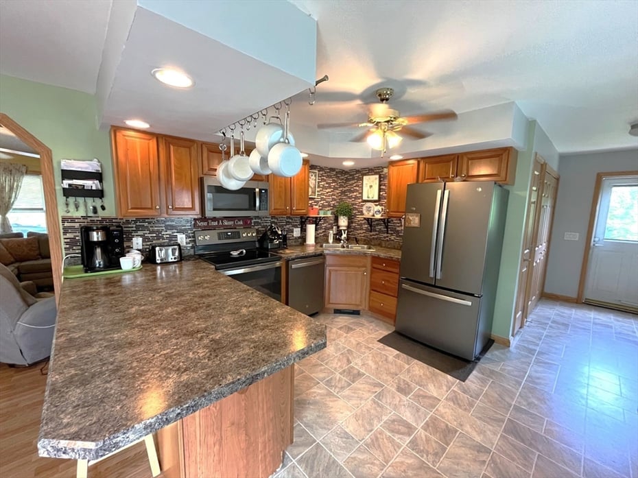 150 Carson Ave Photo 7