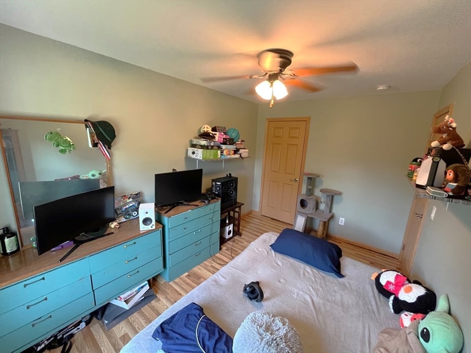 150 Carson Ave Photo 17