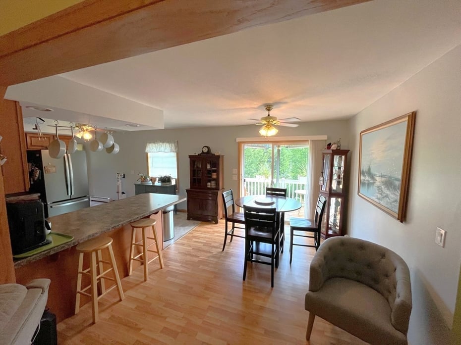 150 Carson Ave Photo 10