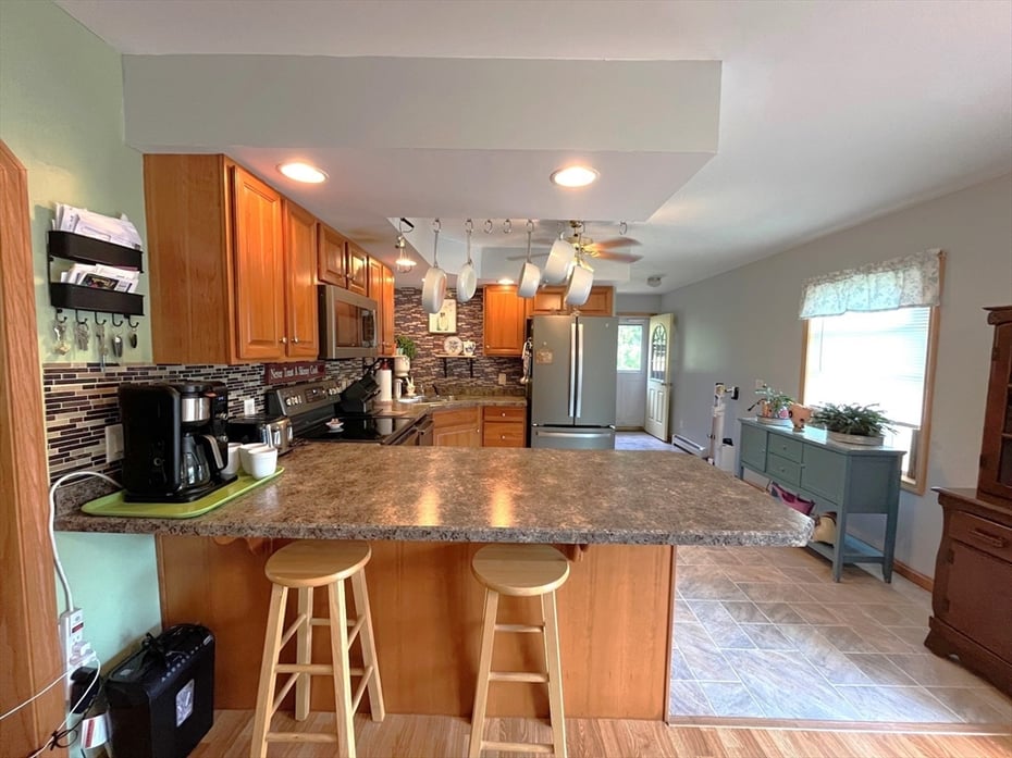 150 Carson Ave Photo 8
