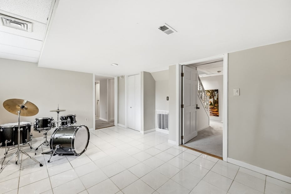 44 Canterbury Ln Photo 38