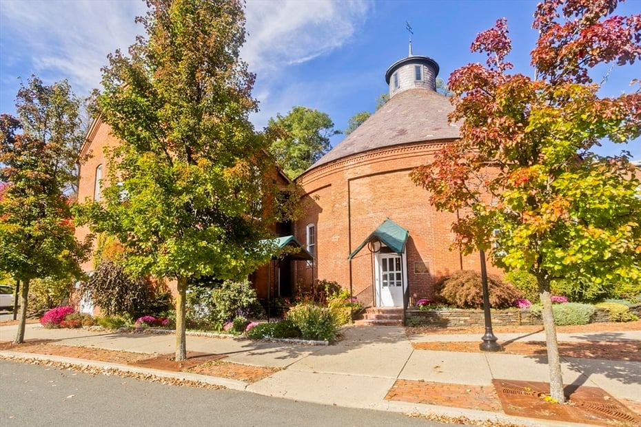 244 Main St Photo 26