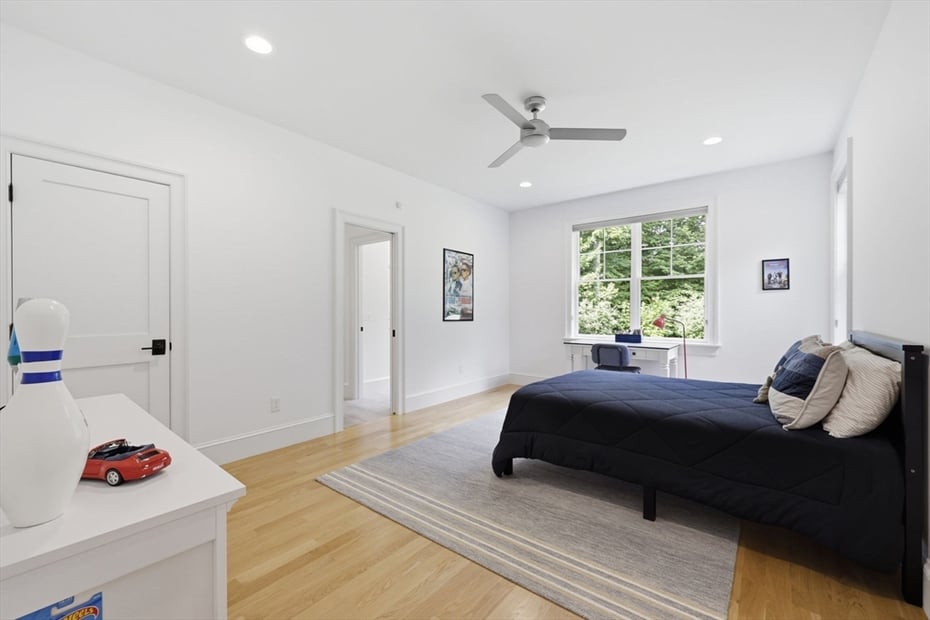 82 Churchill Dr Photo 28