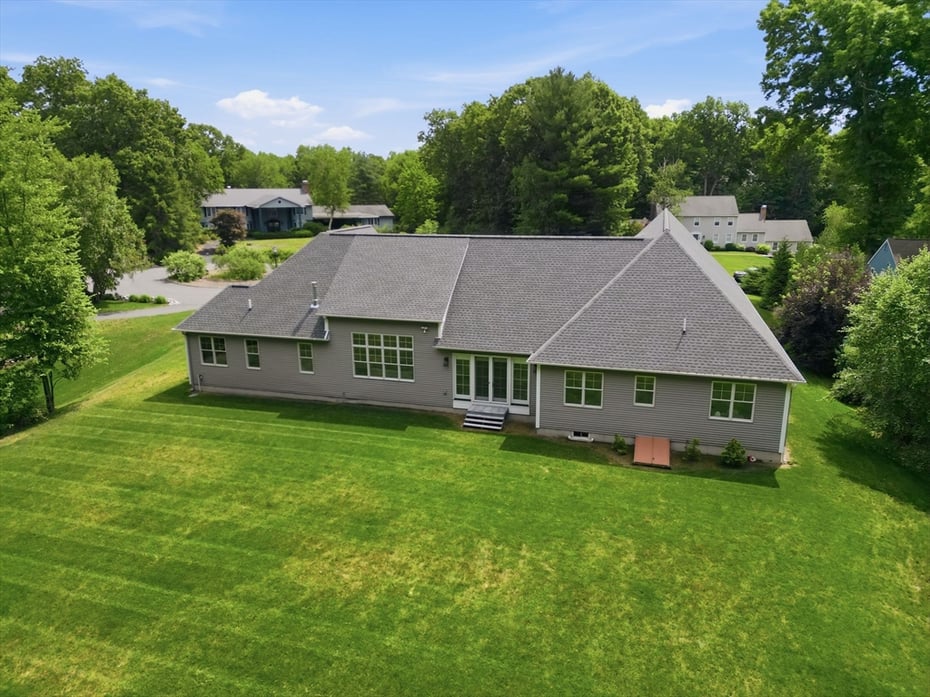 82 Churchill Dr Photo 42