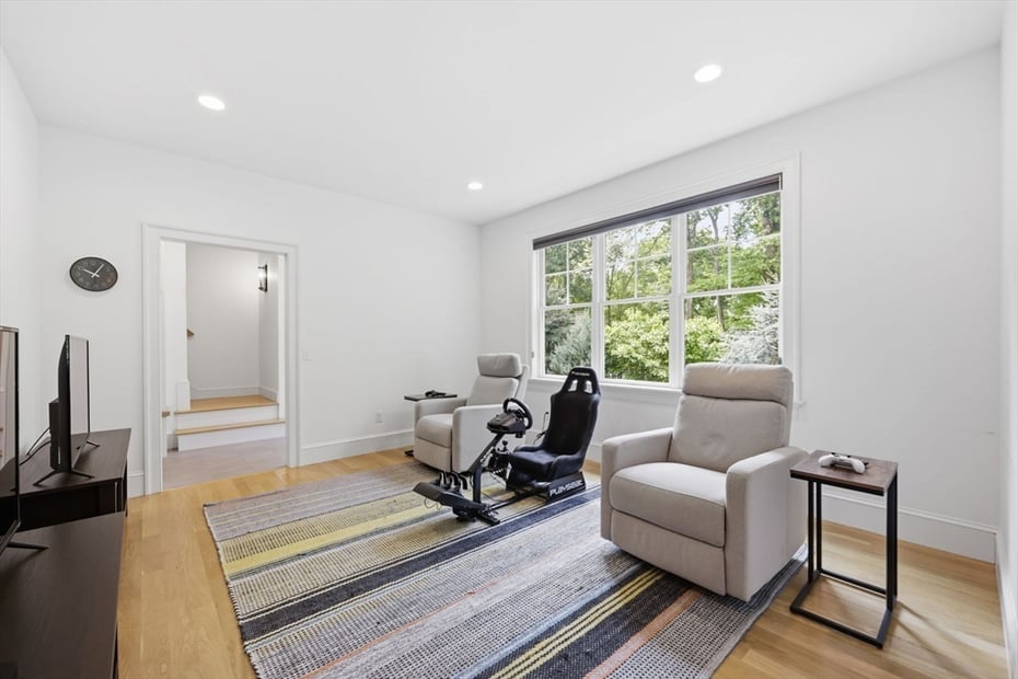 82 Churchill Dr Photo 32