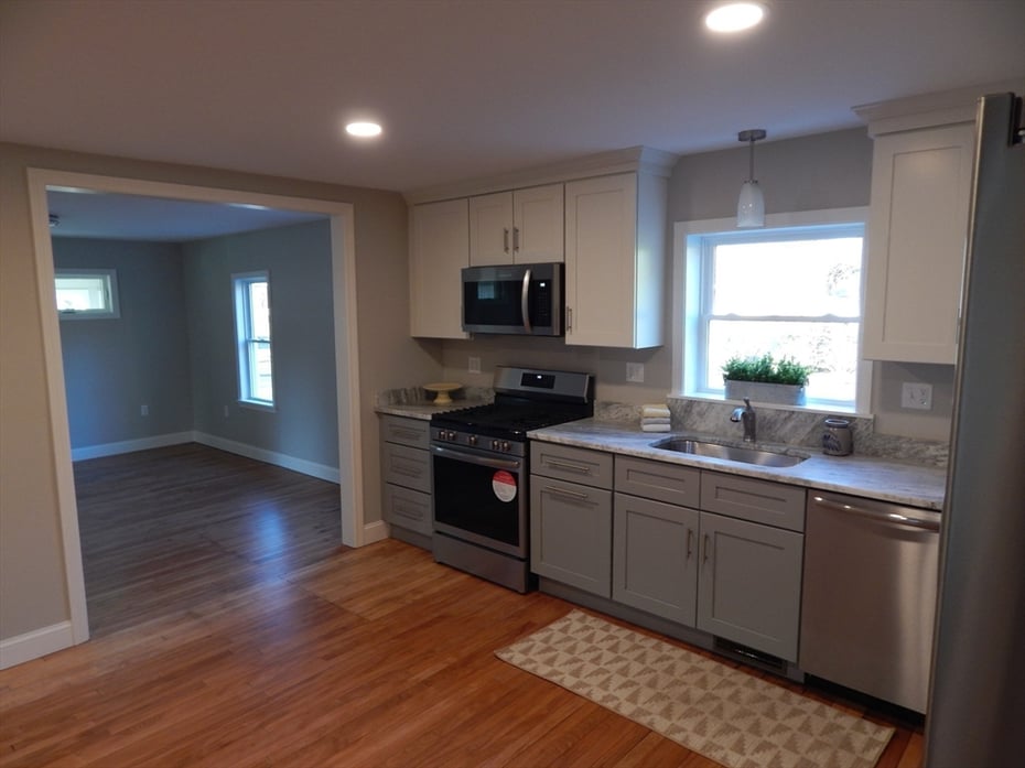 55 Elm St Photo 13