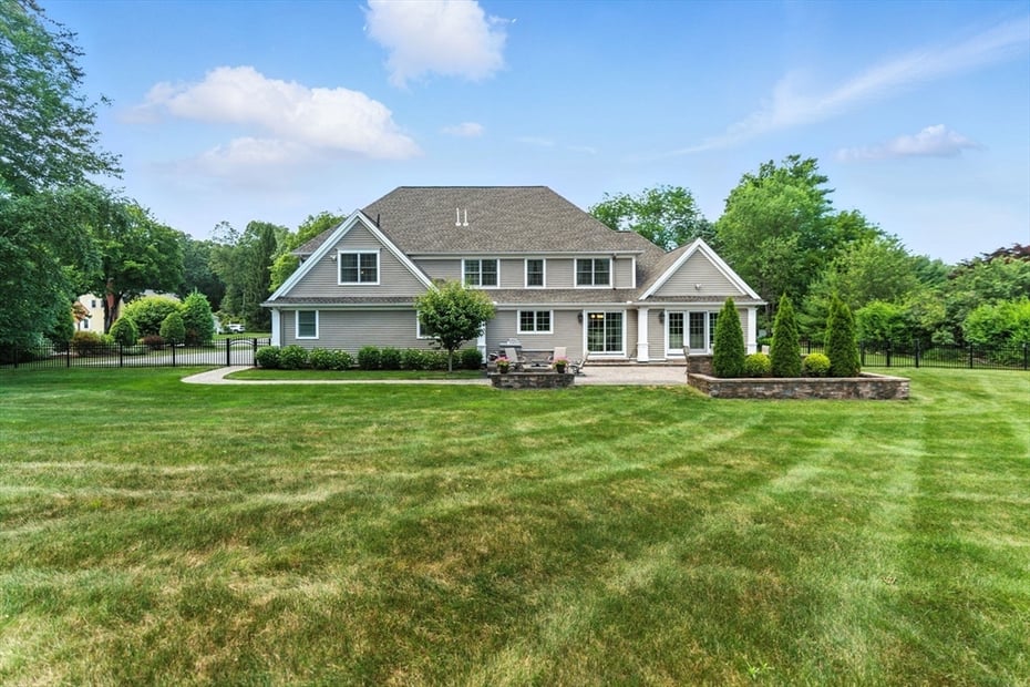 7 Twin Hills Dr Photo 2